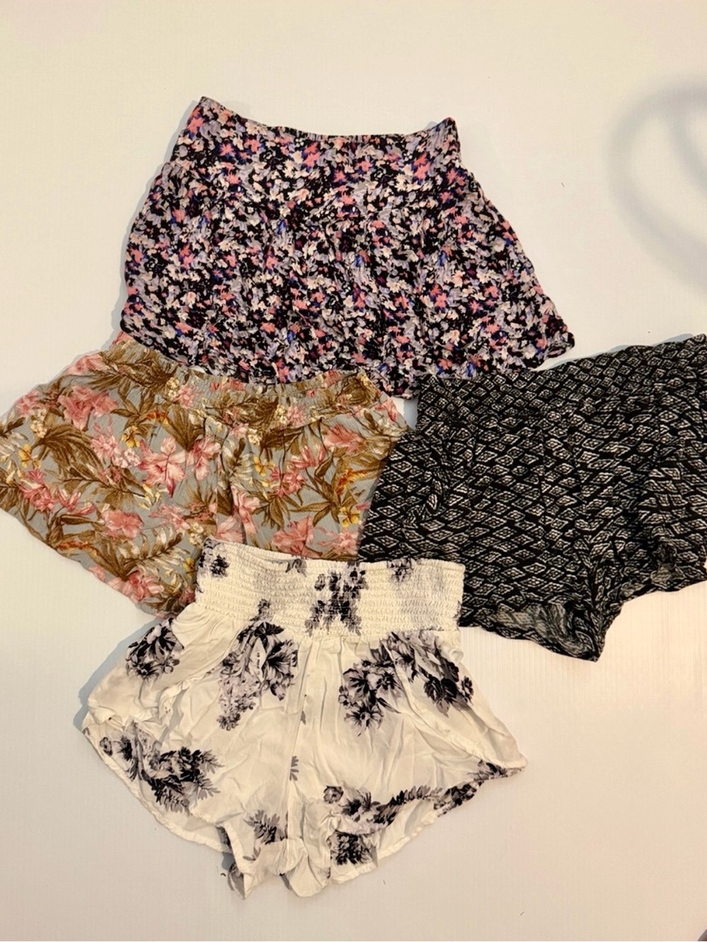 SUMMER BUNDLE- Woman's Floral Pull-On Smocked Waist Shorts - Black, White, Multi